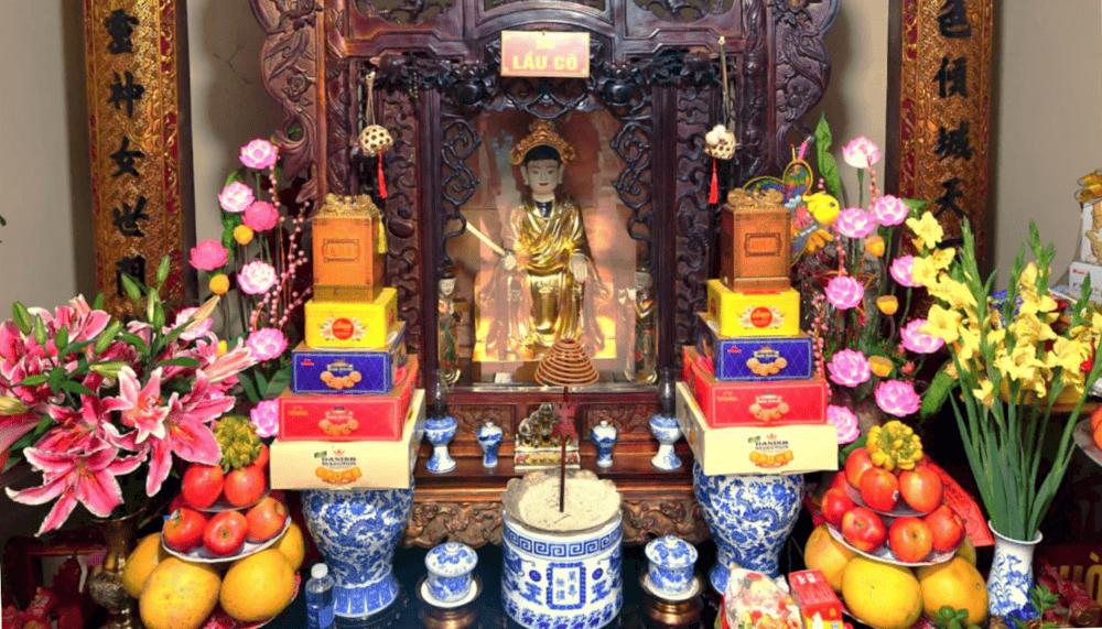 Ban thờ Lầu Cô (Nguồn: Đền Lảnh Giang)